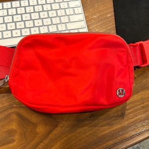 Lululemon everywhere belt bag RED